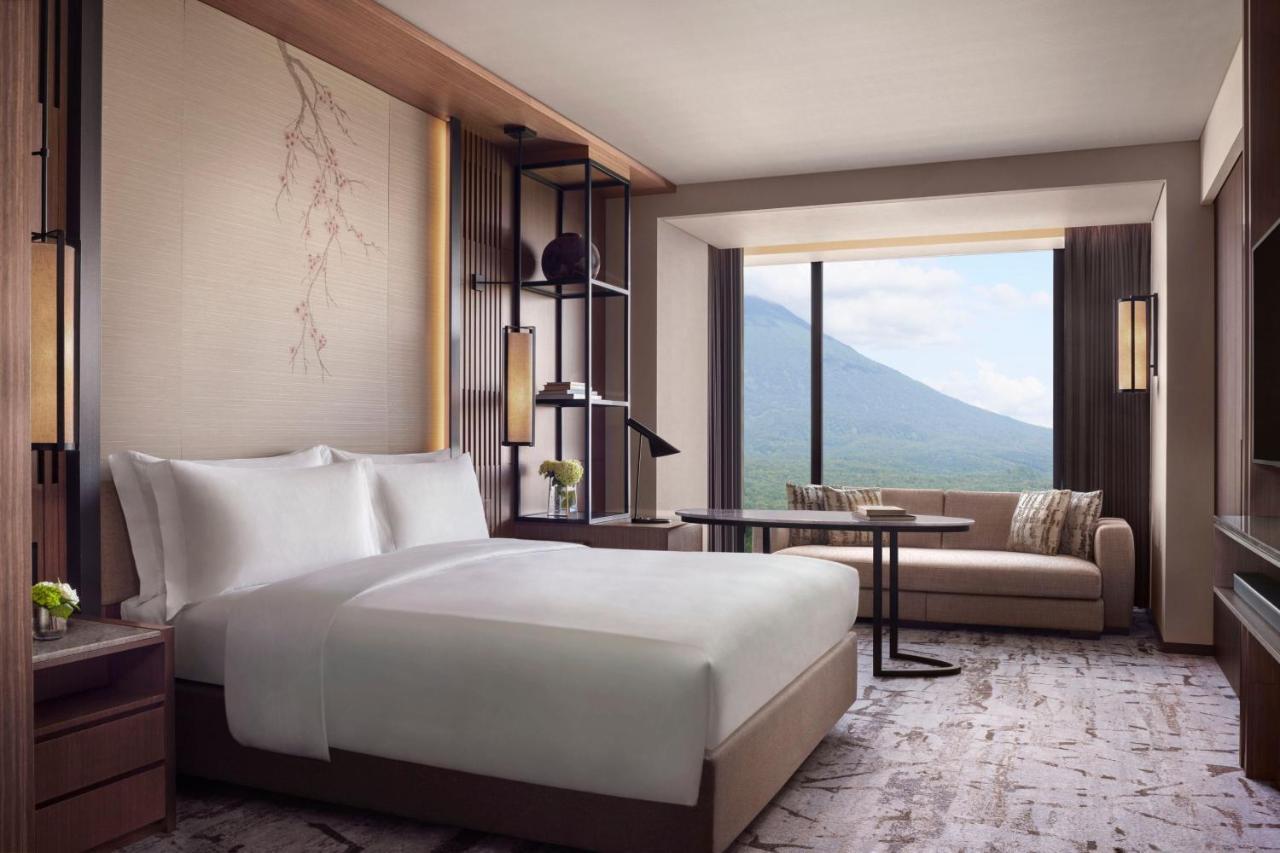 Higashiyama Niseko Village, A Ritz-Carlton Reserve Екстер'єр фото