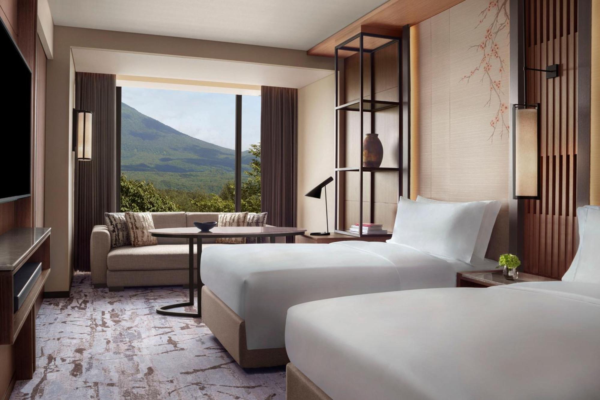 Higashiyama Niseko Village, A Ritz-Carlton Reserve Екстер'єр фото